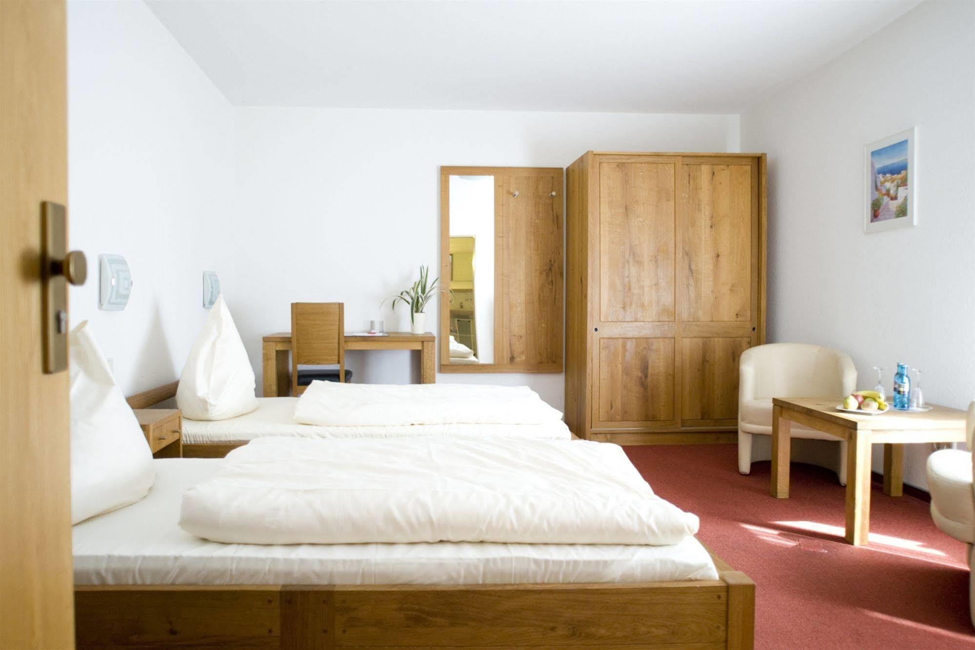 Hotel Flora Dormagen Bagian luar foto