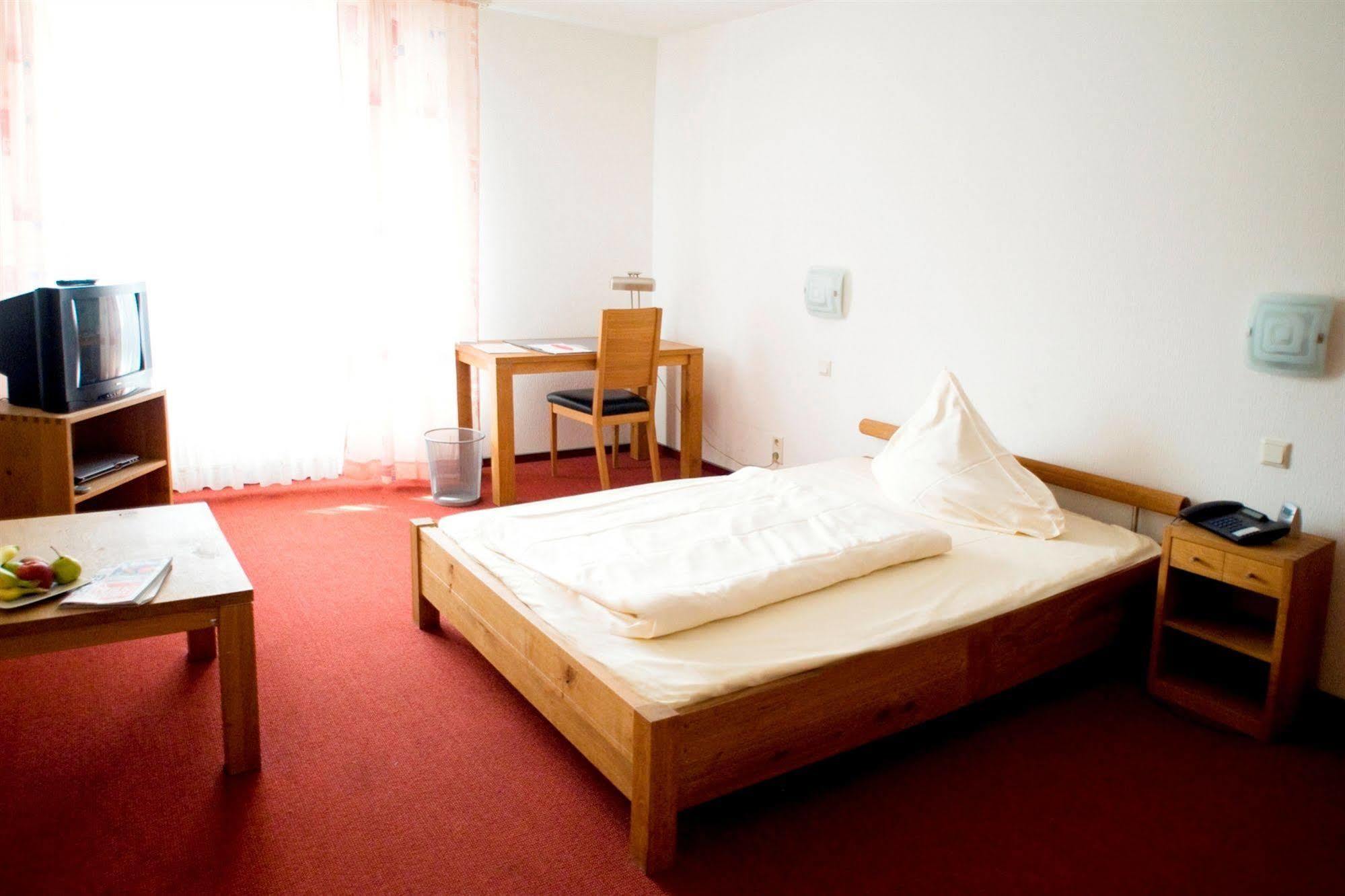 Hotel Flora Dormagen Bagian luar foto
